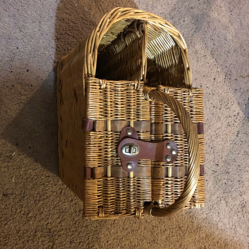 Picnic basket